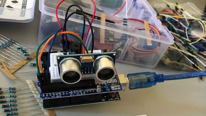 Free beeps Arduino creation combining an ultrasonic proximity sensor with buzzer
